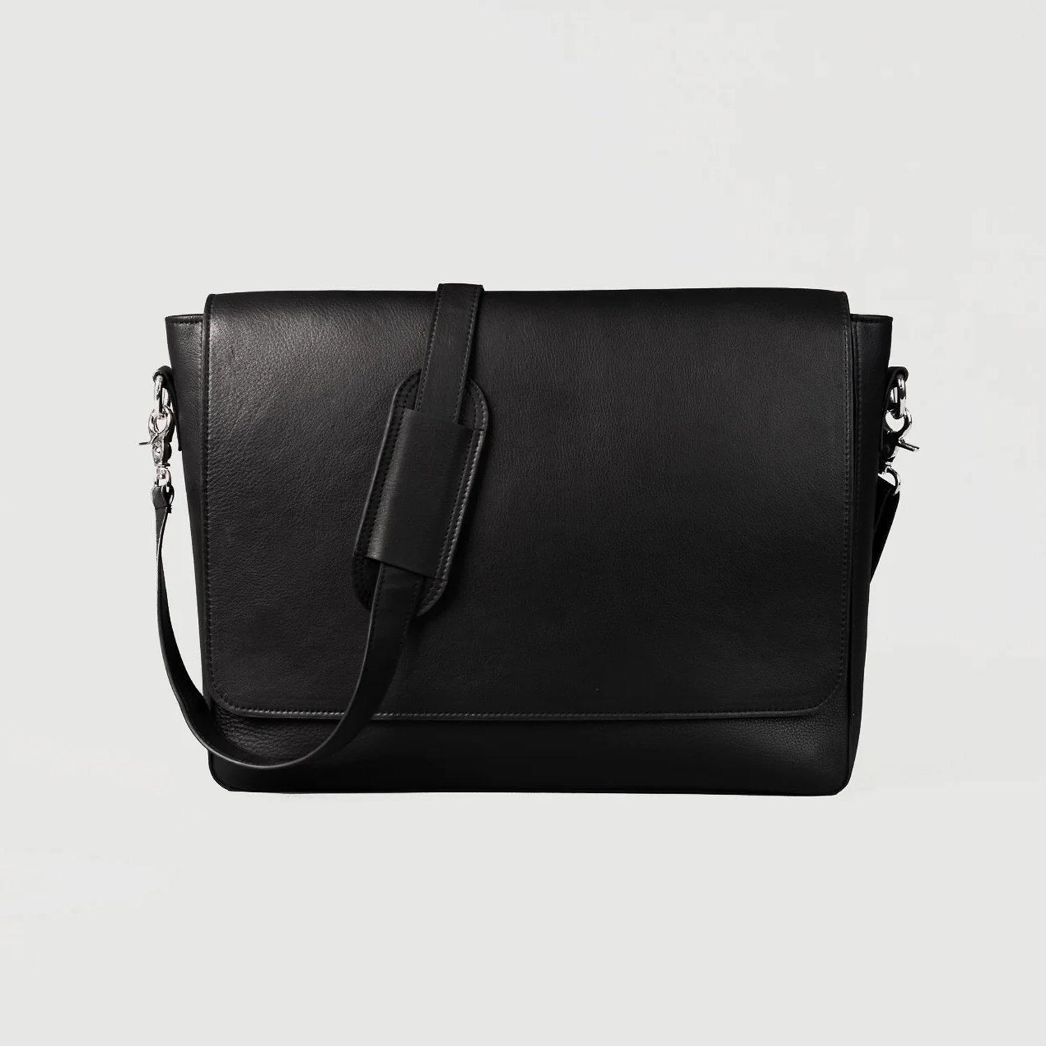 The Ryken / Carismatico Black Leather Messenger Bag