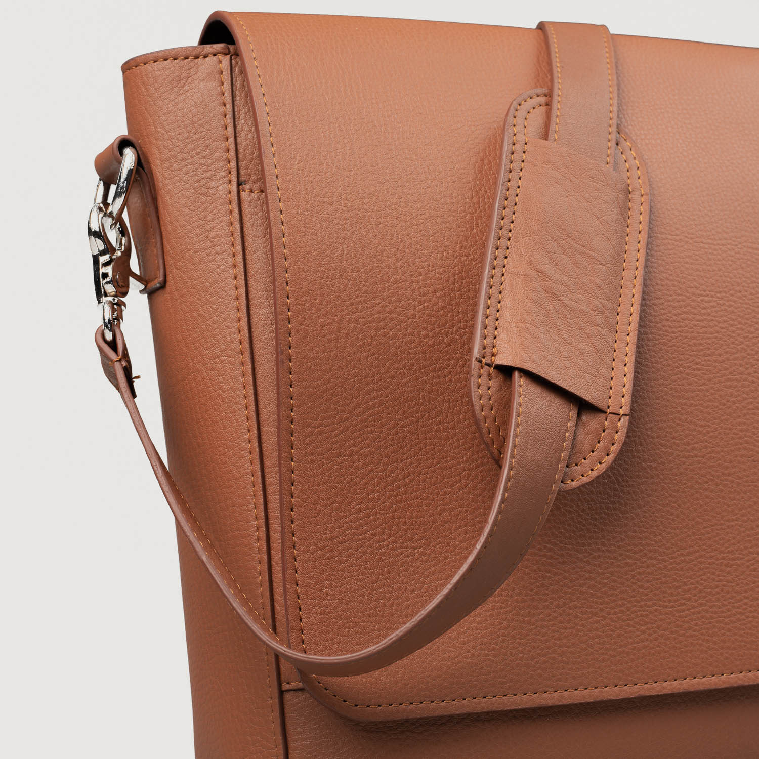 The Ryken / Carismatico Brown Leather Messenger Bag - Image 5