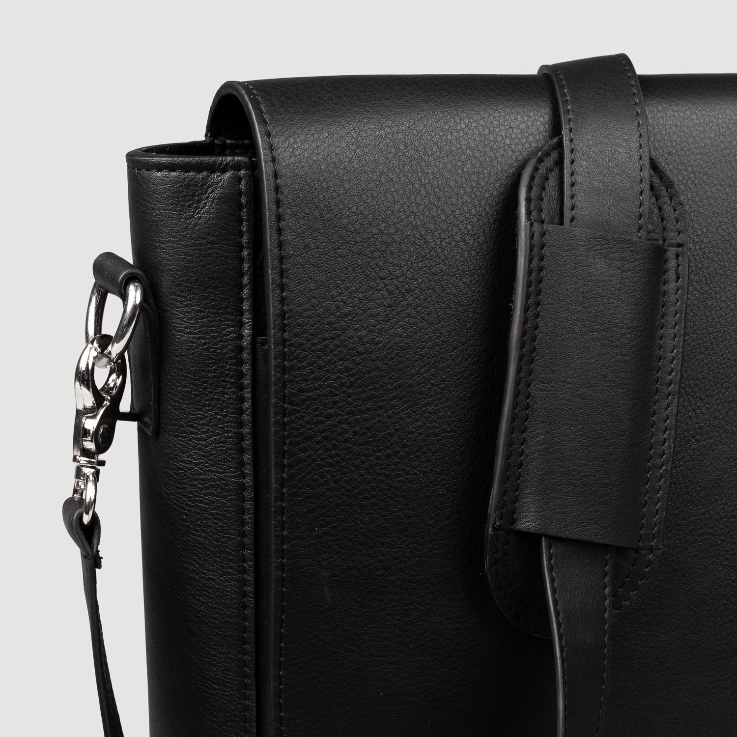 The Ryken / Carismatico Black Leather Messenger Bag - Image 6